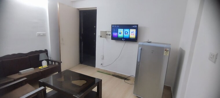 Team Area, dlf-capital-greens-phase-i-and-ii Studio 370 Sq.Ft. Apartment In Moti Nagar Delhi 10580593