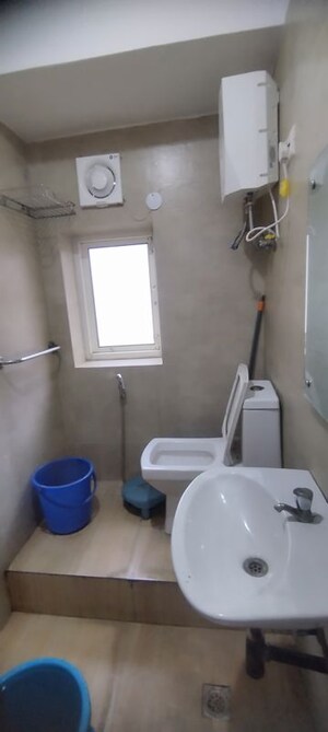 Bathroom in Studio Apartment at DLF Capital Greens Phase I And II, Moti Nagar – for Rent