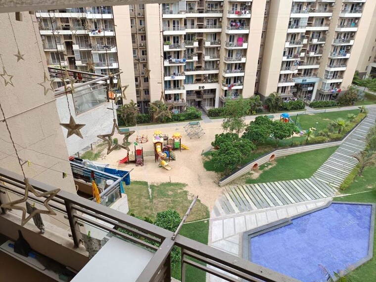 Balcony, tulip-violet 3 Bedroom 1850 Sq.Ft. Apartment In Sector 69 Gurgaon 10580619