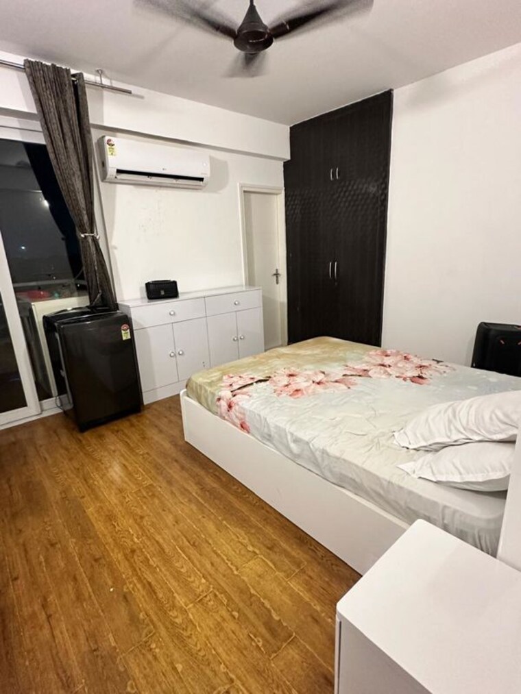Bedroom, tulip-violet 3 Bedroom 1850 Sq.Ft. Apartment In Sector 69 Gurgaon 10580619
