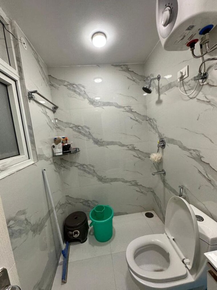 Bathroom, tulip-violet 3 Bedroom 1850 Sq.Ft. Apartment In Sector 69 Gurgaon 10580619