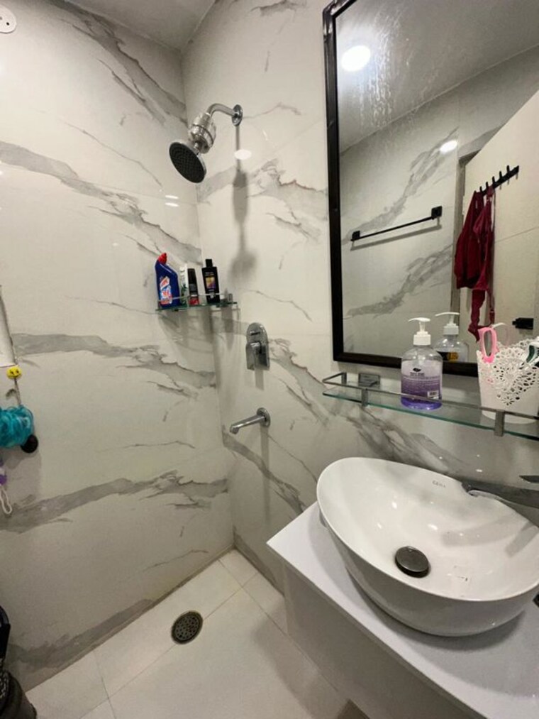 Bathroom, tulip-violet 3 Bedroom 1850 Sq.Ft. Apartment In Sector 69 Gurgaon 10580619