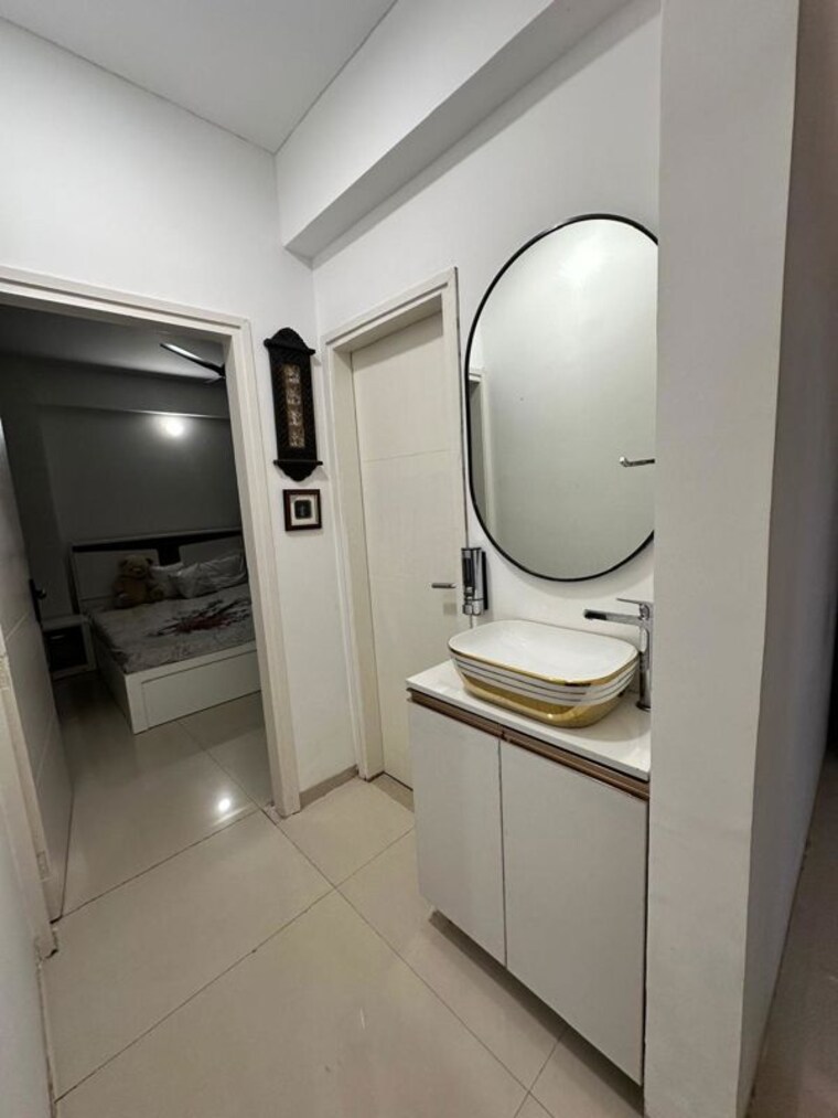Bathroom, tulip-violet 3 Bedroom 1850 Sq.Ft. Apartment In Sector 69 Gurgaon 10580619