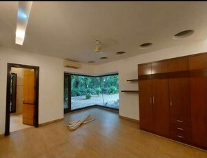 Room in 5 BHK Villa at Gadaipur – for Rent