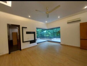 Room in 5 BHK Villa at Gadaipur – for Rent
