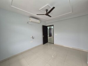Room in 2 BHK Apartment at Pyramid Midtown, Sector 59 – for Rent