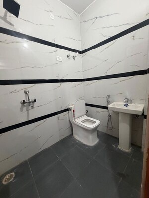 Team Area in 2 BHK Builder Floor at Patel Nagar – for Rent