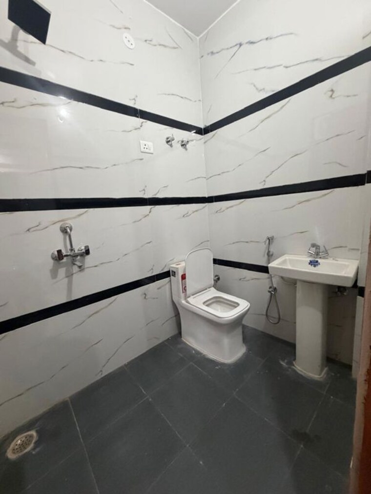 Team Area, patel nagar 2 Bedroom 1300 Sq.Ft. Builder Floor In Patel Nagar Gurgaon 10580678