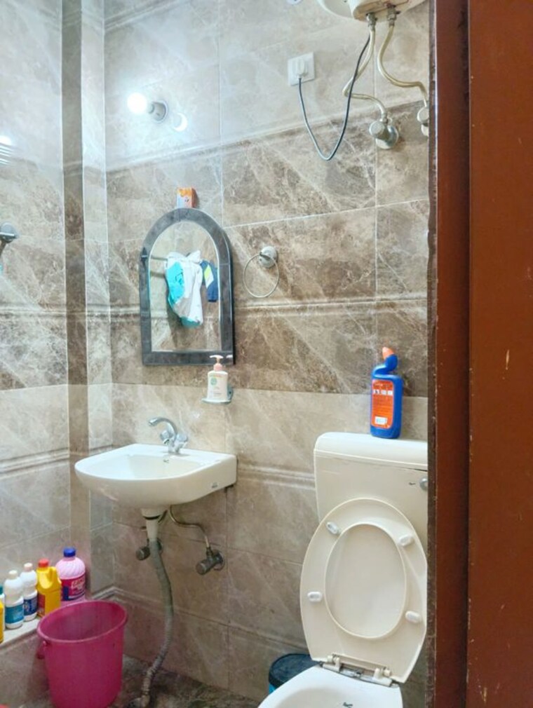 Bathroom, sector 15 2 Bedroom 1800 Sq.Ft. Builder Floor In Sector 15 Gurgaon 10580696