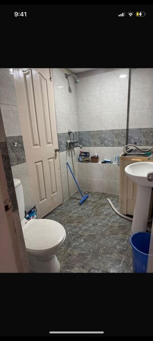 Team Area in 2 BHK Apartment at Express Garden, Vaibhav Khand – for Rent