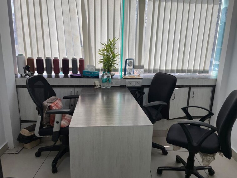 Team Area, evershine-mall Commercial Office Space 200 Sq.Ft. In Malad West Mumbai 10580716