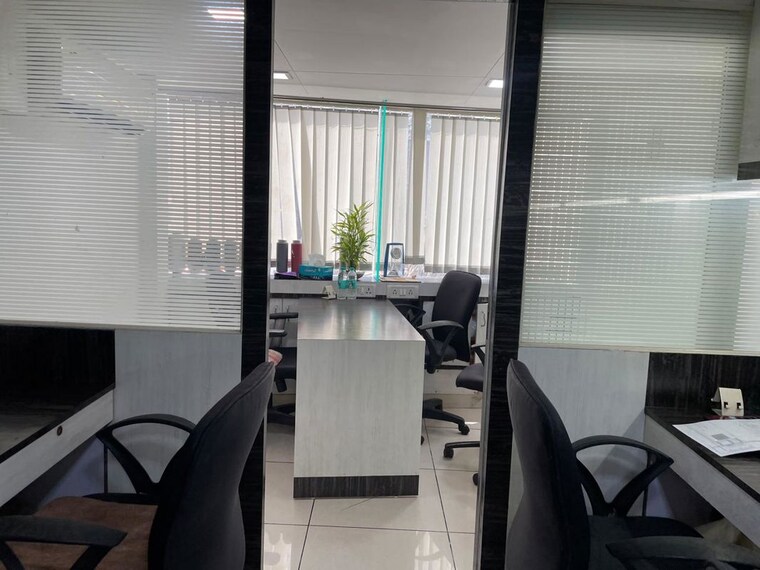 Team Area, evershine-mall Commercial Office Space 200 Sq.Ft. In Malad West Mumbai 10580716