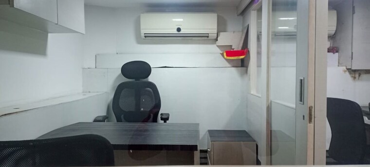 undefined, evershine-mall Commercial Office Space 130 Sq.Ft. In Malad West Mumbai 10580739