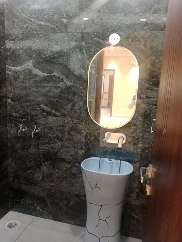 Bathroom, baberpur mandi 3.5 Bedroom 1985 Sq.Ft. Builder Floor In Baberpur Mandi Panipat 10580742