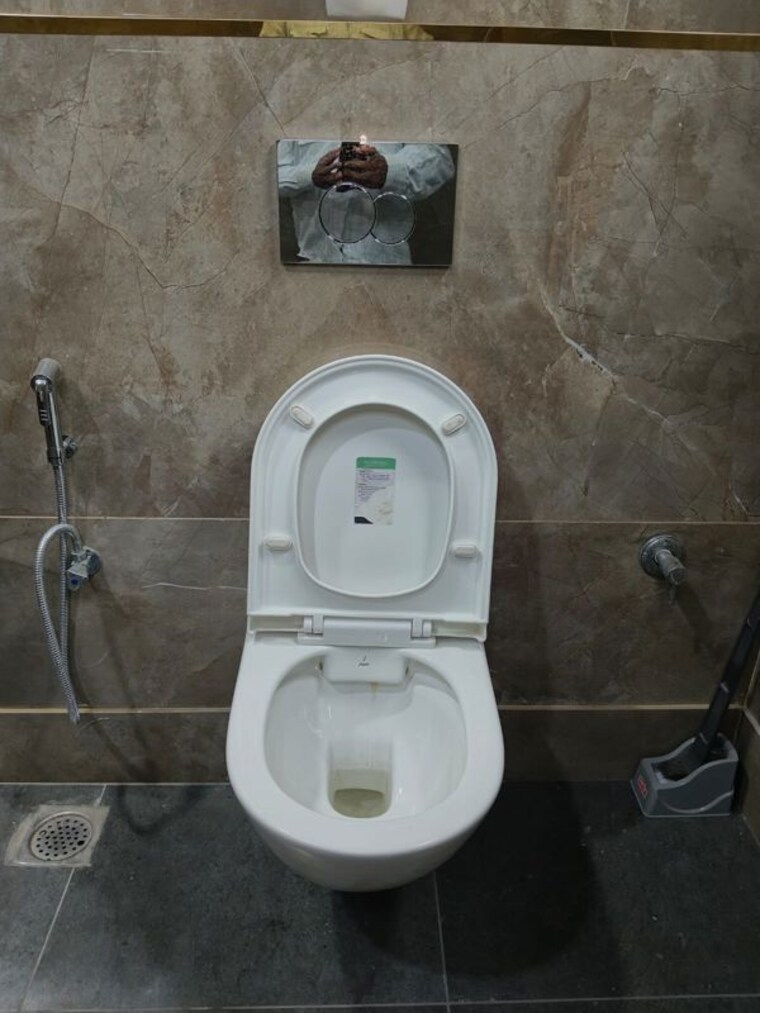 Bathroom, vasant kunj 4 Bedroom 3200 Sq.Ft. Apartment In Vasant Kunj Delhi 10580758