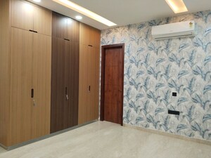 Room in 4 BHK Apartment at Vasant Kunj – for Rent