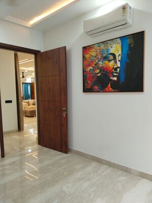 Room in 4 BHK Apartment at Vasant Kunj – for Rent