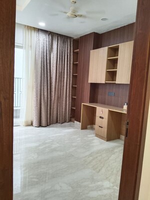 Room in 4 BHK Apartment at Vasant Kunj – for Rent