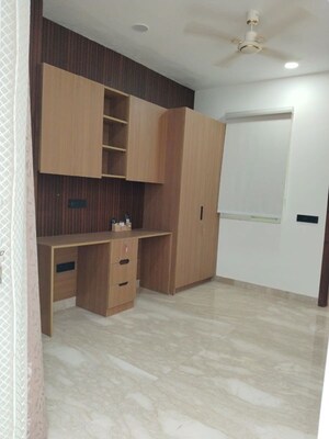 Room in 4 BHK Apartment at Vasant Kunj – for Rent