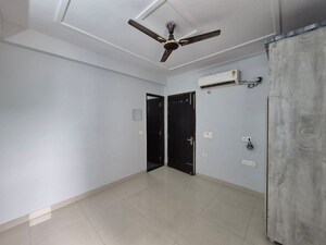 Room in 2 BHK Apartment at Ansal Sushant Estate, Sector 52 – for Rent