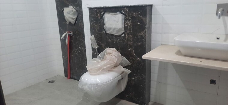 Bathroom, tagore garden 3 Bedroom 2000 Sq.Ft. Builder Floor In Tagore Garden Delhi 10580774
