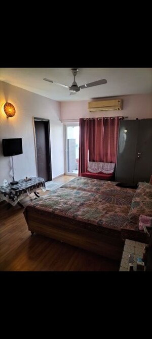 Bedroom in 4 BHK Builder Floor at Vasundhara Complex, Vasundhara Sector 16 – for Rent
