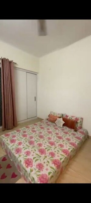 Bedroom in 4 BHK Builder Floor at Vasundhara Complex, Vasundhara Sector 16 – for Rent