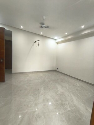 Room in 1 BHK Apartment at Ansal Sushant Estate, Sector 52 – for Rent