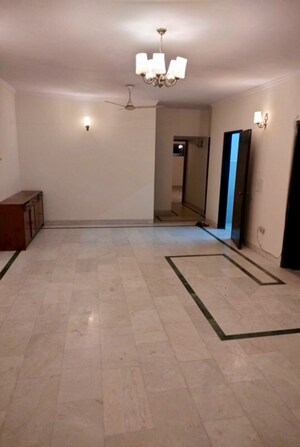 Room in 3 BHK Builder Floor at Greater Kailash ii – for Rent