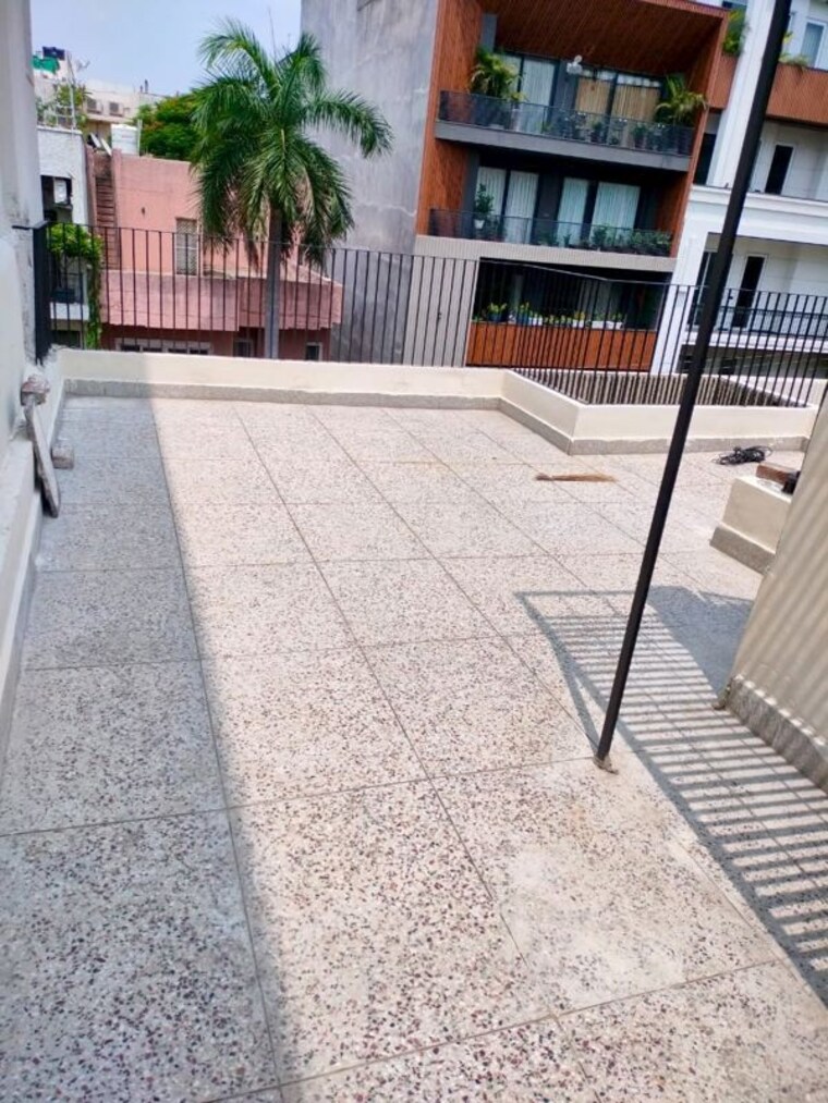Balcony, greater kailash ii 3 Bedroom 300 Sq.Yd. Builder Floor In Greater Kailash ii Delhi 10580806