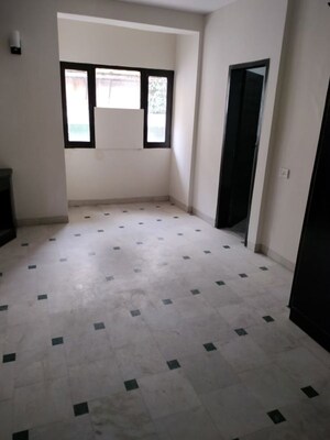 Room in 3 BHK Builder Floor at Greater Kailash ii – for Rent