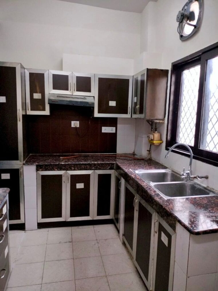 Kitchen, greater kailash ii 3 Bedroom 300 Sq.Yd. Builder Floor In Greater Kailash ii Delhi 10580806