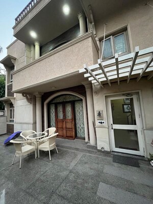 3 BHK Builder Floor – Exterior View View at South City 1 - for Rent