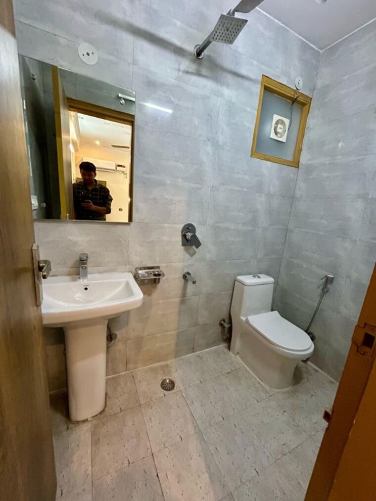 Bathroom, sector 45 2 Bedroom 750 Sq.Ft. Builder Floor In Sector 45 Gurgaon 10580815