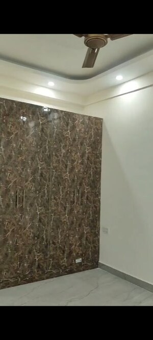 Room in 3 BHK Builder Floor at Pratap Vihar – for Sale