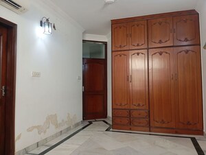 Room in 3 BHK Builder Floor at Defence Colony – for Rent