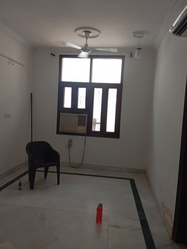 Room, defence colony 3 Bedroom 217 Sq.Yd. Builder Floor In Defence Colony Delhi 10580849
