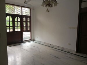 Room in 3 BHK Builder Floor at Defence Colony – for Rent