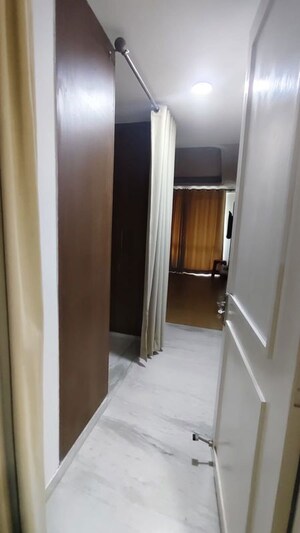 Building Lobby in 3 BHK Apartment at Ansal Sushant Estate, Sector 52 – for Rent