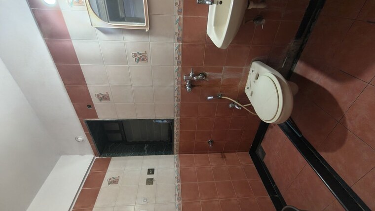 Bathroom, manavsthal-heights 2.5 Bedroom 800 Sq.Ft. Apartment In Andheri East Mumbai 10580882