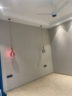 Room in 3 BHK Apartment at Defence Colony – for Rent
