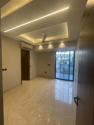 Room in 3 BHK Apartment at Defence Colony – for Rent
