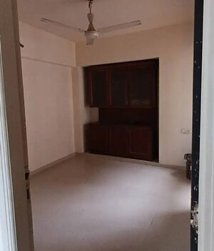 Room in 4 BHK Apartment at Lotus Upvan, Pokhran Road No Two – for Rent
