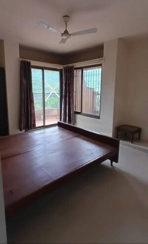 Room in 4 BHK Apartment at Lotus Upvan, Pokhran Road No Two – for Rent