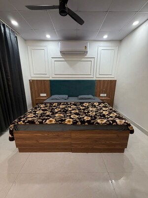 Bedroom in 2 BHK Builder Floor at Sector 43 – for Rent