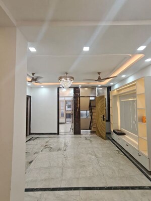 Building Lobby in 3 BHK Builder Floor at Indrapuram – for Sale