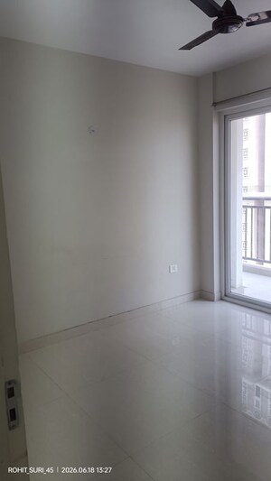 Room in 2 BHK Apartment at Eldeco Live By The Greens, Sector 150 – for Rent