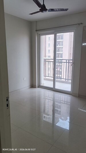 Room in 2 BHK Apartment at Eldeco Live By The Greens, Sector 150 – for Rent