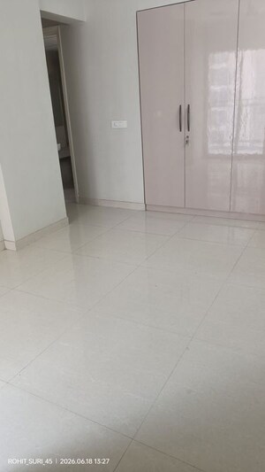 Room in 2 BHK Apartment at Eldeco Live By The Greens, Sector 150 – for Rent