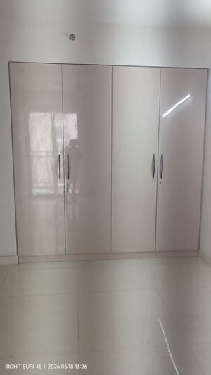 Room in 2 BHK Apartment at Eldeco Live By The Greens, Sector 150 – for Rent
